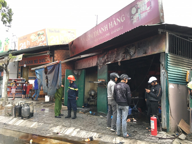 Lâm Đồng: Hỏa hoạn thiêu rụi một quán cơm do bất cẩn khi thay bình gas ảnh 1