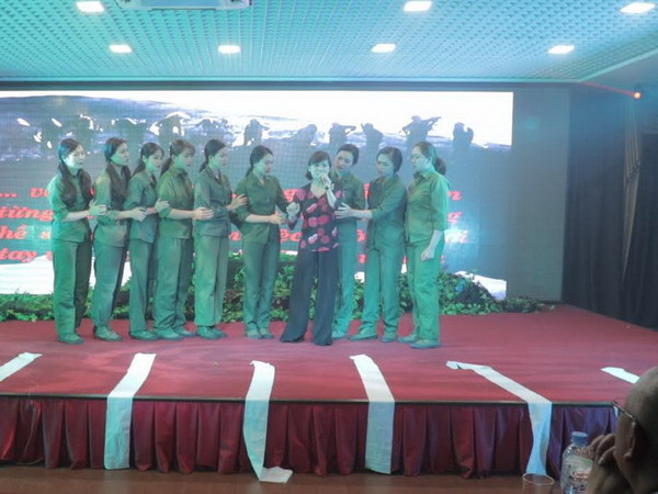 Đoàn kịch Nhà hát quân đội giao lưu biểu diễn tại thủ đô Moskva ảnh 1