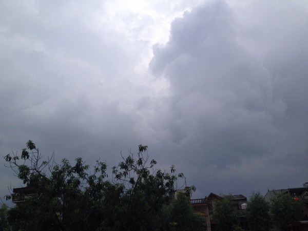 Nắng nóng chấm dứt tại khu vực Bắc Bộ, Hà Nội có mưa dông ảnh 1