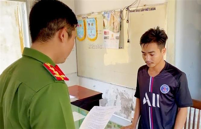 Khởi tố, tạm giam đối tượng buôn bán dầu nhớt giả số lượng lớn ảnh 1