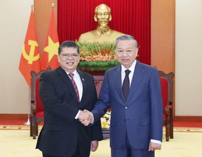 Tổng Bí thư Tô Lâm tiếp Chủ tịch Hạ viện Malaysia Tan Sri Dato’ Johari Bin Abdul. (Ảnh: Thống Nhất/TTXVN) TTXVN_2410 Tong Bi thu Chu tich Ha vien Viet Nam Malaysia 1.jpg
