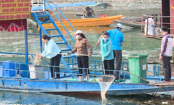 TTXVN_2410 rac long ho thuy dien Tuyen Quang 2.jpg