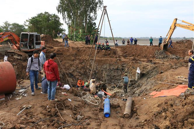 Tiên lượng về sức khỏe bé trai rơi xuống trụ bêtông sâu 35m ảnh 1