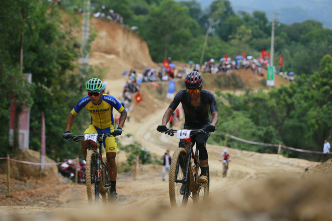 Đội tuyển xe đạp Việt Nam giành Huy chương Bạc tại SEA Games 31 ảnh 1