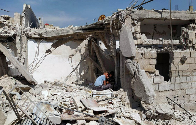 Một ngôi nhà bị phá hủy ở ngoại ô Damascus do các cuộc không kích của Israel. (Ảnh: SANA) HĐBA LHQ gia hạn nhiệm vụ của các phái bộ và nhóm giám sát ảnh 1