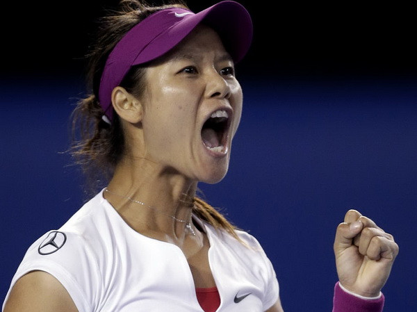 Li Na lần đầu lên ngôi Australian Open. (Nguồn: AP) Hạ Cibulkova, Li Na lần đầu lên ngôi tại Australian Open ảnh 1