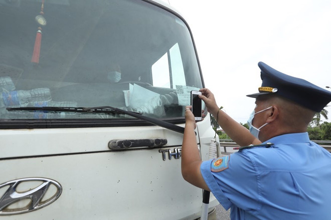 Bộ GTVT chấn chỉnh, xử lý nghiêm vi phạm cấp thẻ 'luồng xanh' ảnh 1