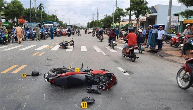 Bình Phước: Xe máy lấn làn đấu đầu xe tải, một người tử vong ảnh 1