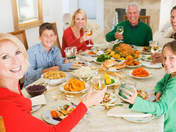 Khủng hoảng kinh tế, hơn 90% người Italy ăn Giáng sinh tại nhà ảnh 1