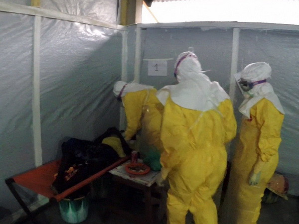 Hà Nội giám sát chặt công tác phòng dịch Ebola và sốt xuất huyết ảnh 1