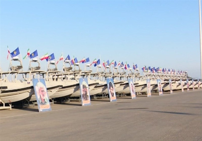 Xuồng cao tốc được IRGC ra mắt. (Nguồn: tasnimnews) Quân đội Iran ra mắt tàu ngầm thông minh không người lái ảnh 1
