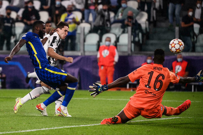 Chiesa mang chiến thắng về cho Juventus trước nhà vô địch Chelsea. (Nguồn: Getty Images) Champions League: Nhà vô địch bại trận, Ronaldo giúp M.U thắng ngược ảnh 1