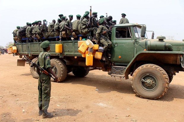 Binh sỹ Nam Sudan làm nhiệm vụ tại Juba. (Nguồn: AFP/TTXVN) Nam Sudan: Đụng độ sắc tộc ở trại Malakal khiến 13 người thiệt mạng ảnh 1