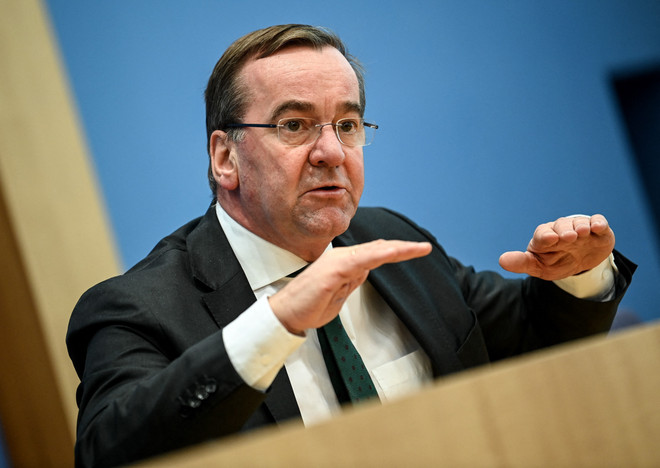 Bộ trưởng Quốc phòng Đức kêu gọi tăng tốc mua sắm vũ khí quân sự ảnh 1