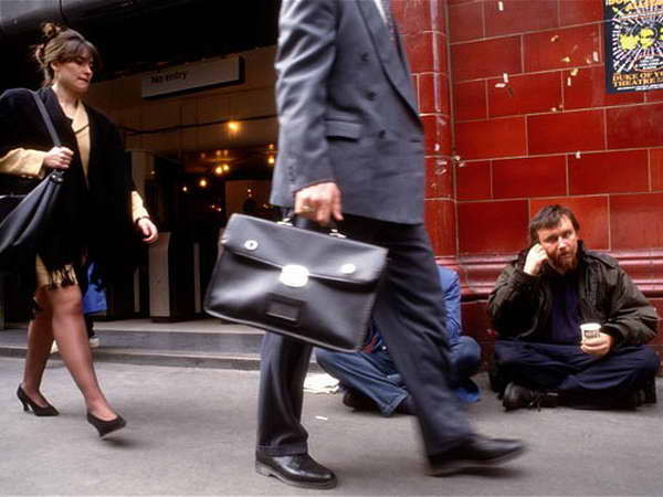 Hố sâu ngăn cách giàu nghèo tại Italy đang ngày càng lớn ảnh 1