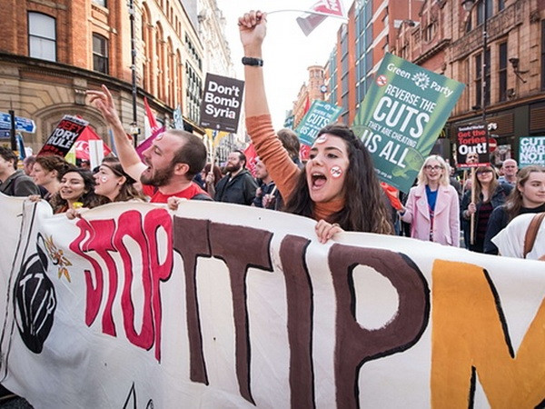 Khoảng 60.000 người Anh biểu tình phản đối chính sách khắc khổ ảnh 1