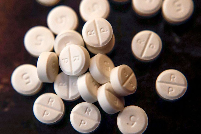 Ước tính khoảng 500.000 người dân Mỹ đã tử vong vì sử dụng quá liều opioid kể từ năm 1999 đến năm 2019. (Nguồn: AP) Các bang của Mỹ sẽ sớm công bố thỏa thuận dàn xếp khủng hoảng opioid ảnh 1