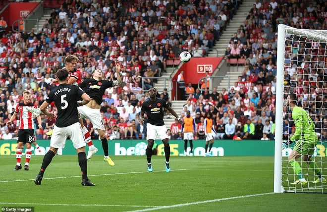 Jannik Vestergaard gỡ hòa 1-1 cho Southampton. Hòa Southampton, Manchester United không thắng 3 trận liên tiếp ảnh 2