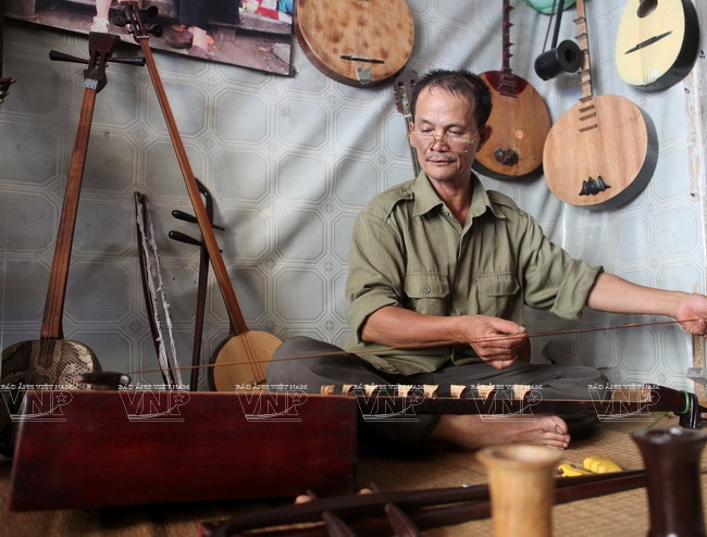 Bàn tay tài hoa của người thợ chế tác các loại nhạc cụ dân tộc ảnh 6