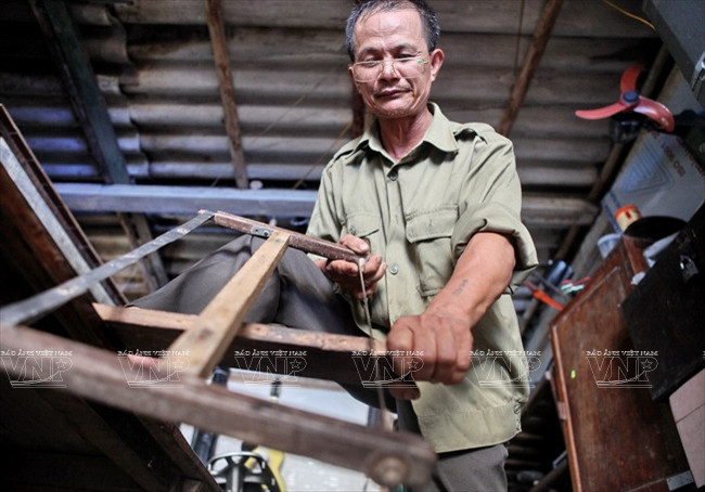 Bàn tay tài hoa của người thợ chế tác các loại nhạc cụ dân tộc ảnh 1