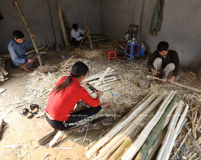 Những đôi quang gánh "chở" tâm hồn người Việt vùng thôn quê ảnh 1