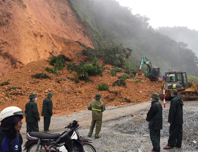 Hà Tĩnh tập trung giải tỏa ách tắc cục bộ trên tuyến Quốc lộ 8A ảnh 1