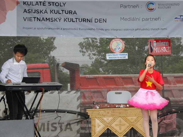 Quảng bá văn hóa dân tộc trong ngày Văn hóa Việt Nam tại Séc ảnh 1