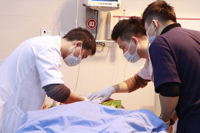 Cấp cứu thai phụ mang thai 6 tháng bị tai nạn lao động nghiêm trọng ảnh 1