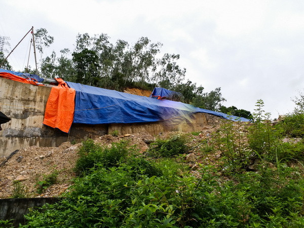 Quảng Ninh: Nguy cơ sạt đổ kè đường cao tốc Hạ Long-Vân Đồn ảnh 1
