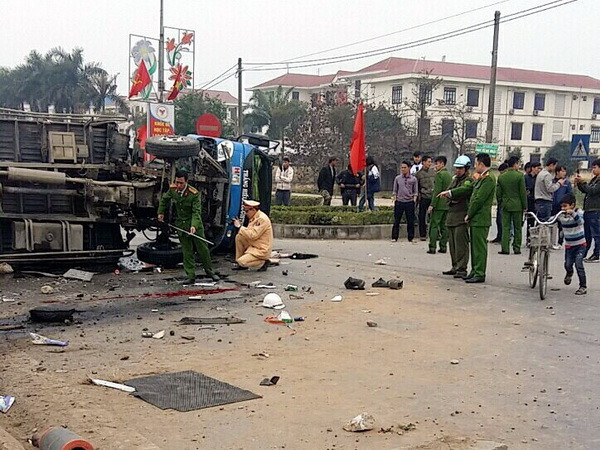 Hai vụ tai nạn giao thông làm nghiêm trọng làm 2 người tử vong ảnh 1