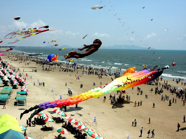 Vũng Tàu cấm buôn bán, sử dụng đồ ăn trên bãi biển từ 26/4 ảnh 1