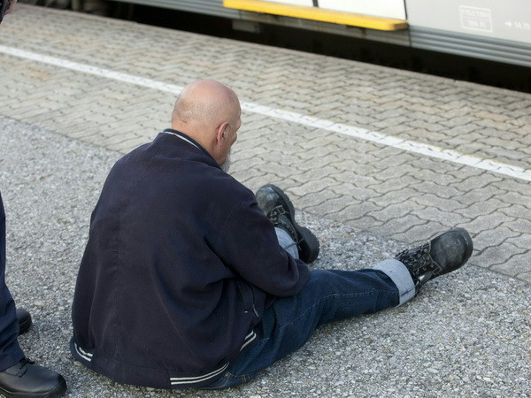 Áo: Tấn công bằng dao trên tàu hỏa, 2 người bị thương nặng ảnh 1