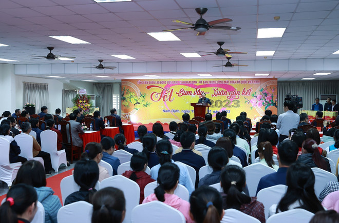 Thủ tướng dự Chương trình "Tết Sum vầy-Xuân gắn kết" tại Nam Định ảnh 2