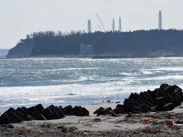 Nhà máy điện hạt nhân Daiichi ở Namie, tỉnh Fukushima ngày 11/2. (Nguồn: AFP/TTXVN) Nhật Bản đã hết đe dọa sóng thần nhưng mực nước biển vẫn thất thường ảnh 1