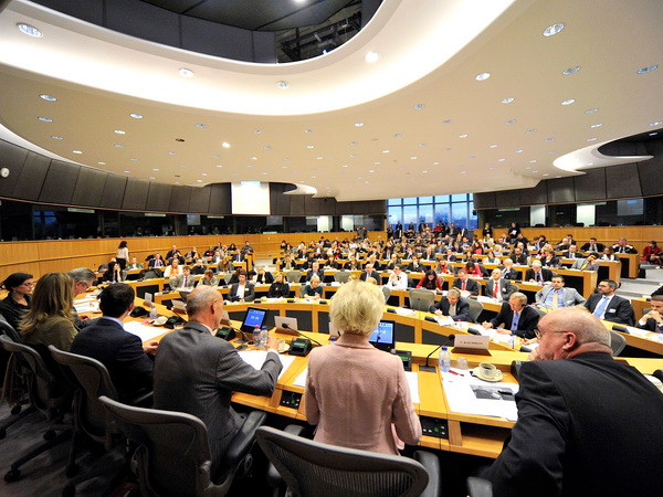 EP đã thông qua luật cải cách Liên minh ngân hàng ảnh 1