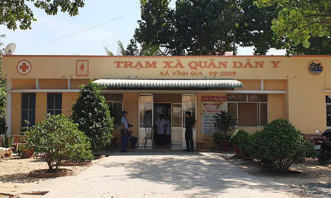 Trạm xá quân dân y Vĩnh Gia địa chỉ tin cậy của bà con vùng biên giới Vĩnh Gia, Tri Tôn, An Giang. (Ảnh: Công Mạo/TTXVN) Những bác sỹ mang quân hàm xanh nơi miền biên cương Tổ quốc ảnh 2