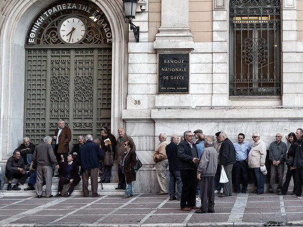 Hy Lạp thu hồi các tài khoản công có số dư dưới 100 euro ảnh 1