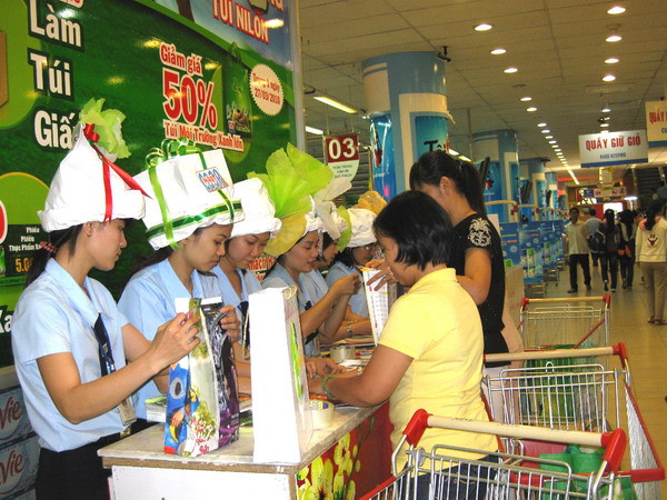 Hà Nội kiểm soát ô nhiễm môi trường do sử dụng túi nilông ảnh 1