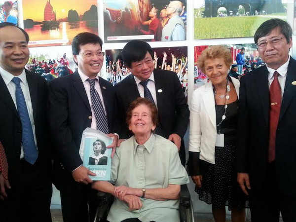 Khai trương Gian trưng bày báo Nhân Dân tại Hội báo Nhân Đạo ảnh 2