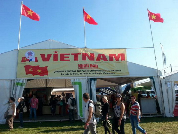 Khai trương Gian trưng bày báo Nhân Dân tại Hội báo Nhân Đạo ảnh 1