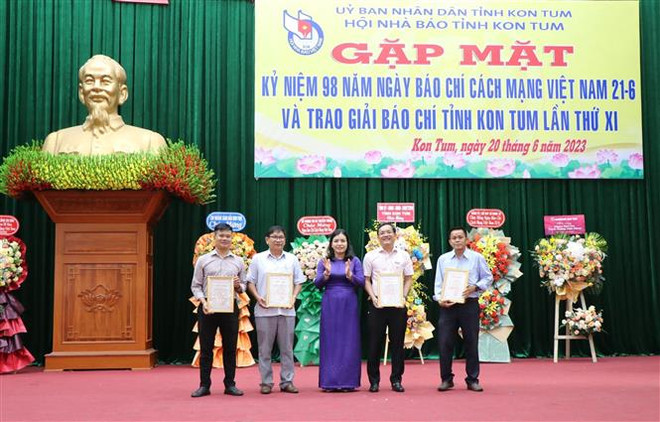 Giải Báo chí tỉnh Kon Tum: Phóng viên TTXVN giành giải cao nhất ảnh 1