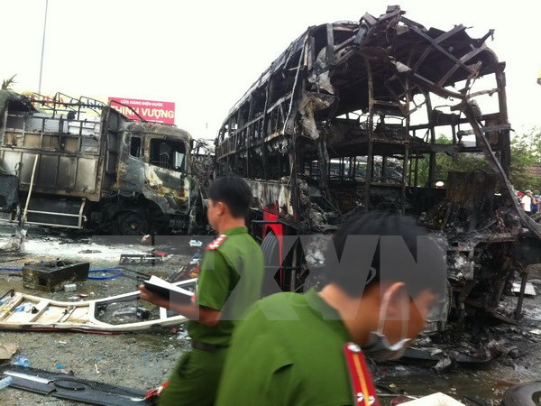 Tập trung cứu chữa nạn nhân vụ cháy xe khách kinh hoàng ở Bình Thuận ảnh 1