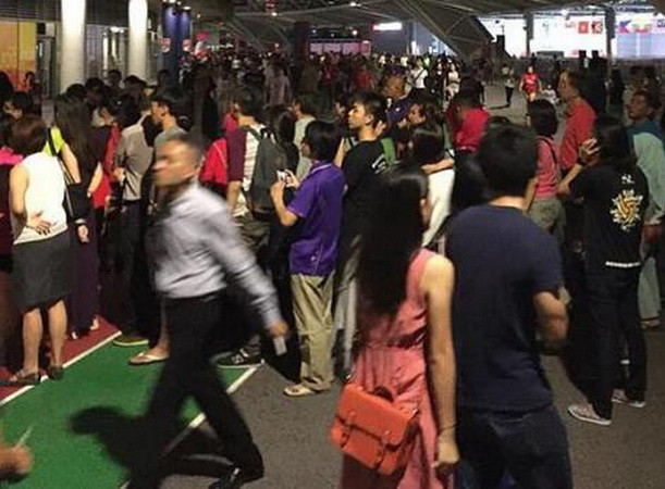 SEA Games 28: Khán giả nổi giận vì không được vào xem bế mạc ảnh 1