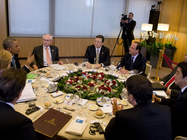 Nhật, Pháp nhất trí hối thúc Nga tiến hành đối thoại với Ukraine ảnh 1