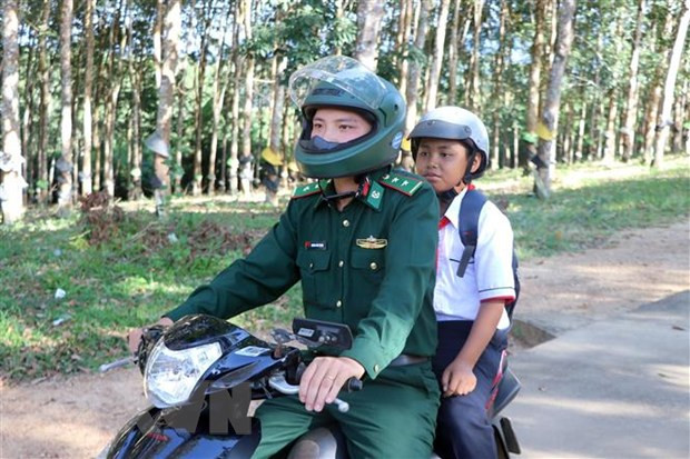 Tiếp sức cho học sinh nghèo, khó khăn vùng cao đến trường ảnh 3