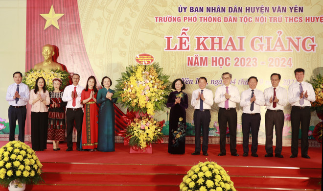 Thường trực Ban Bí thư dự khai giảng năm học mới, làm việc tại Yên Bái ảnh 1