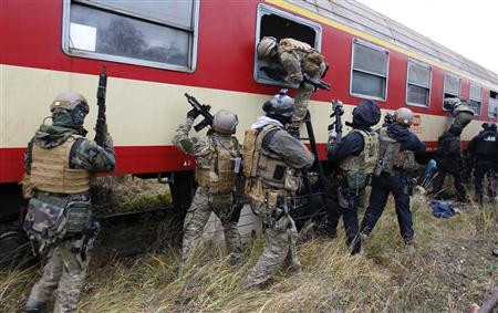 Đạo luật chống khủng bố của Ba Lan chính thức có hiệu lực ảnh 1