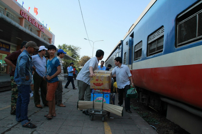 Tăng cường các toa tàu phục vụ hành khách trong dịp nghỉ Lễ 30/4 ảnh 1