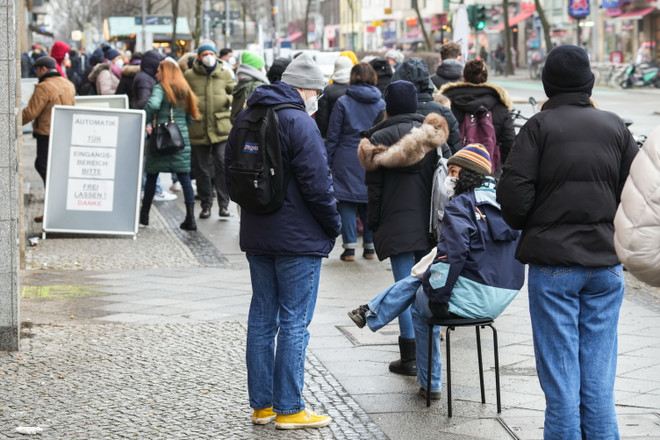 Đức duy trì các biện pháp phòng dịch và thay đổi chiến lược xét nghiệm ảnh 1