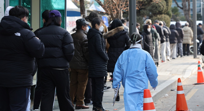 Dịch COVID-19: Số ca bệnh mới ở Hàn Quốc tăng lên mức cao nhất ảnh 1